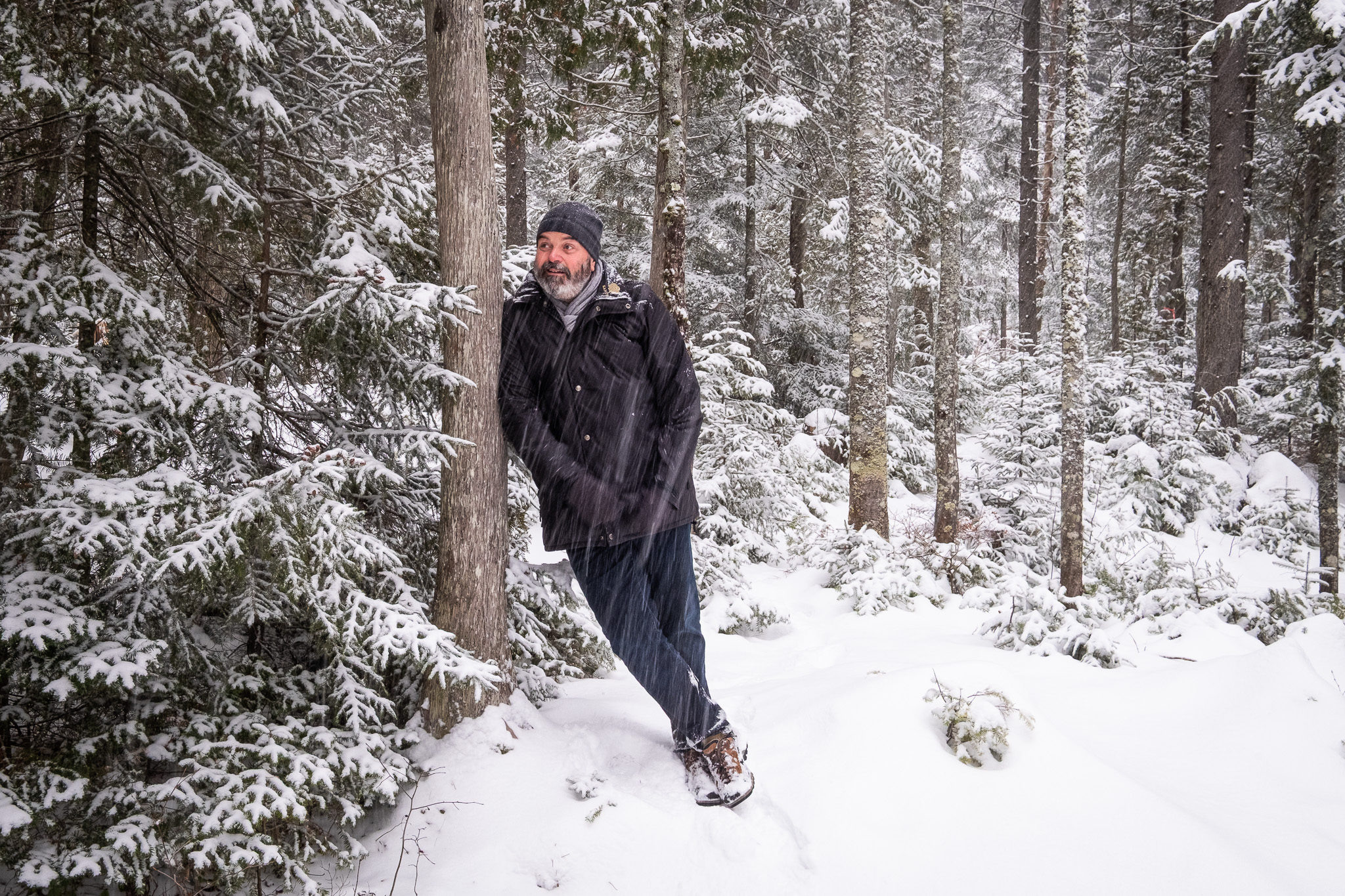 Maxime Tremblay dans une forêt d'hiver, entrepreneur montréalais et fondateur de Casserole.pro.